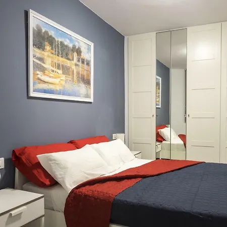 Full Center Of Americas, Renovated, High Floor Apartment *