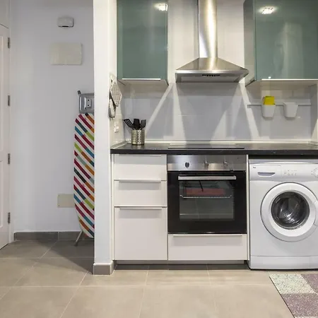 Full Center Of Americas, Renovated, High Floor Apartment *
