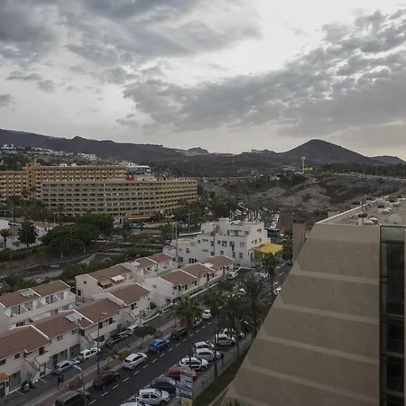 Full Center Of Americas, Renovated, High Floor Apartment *
